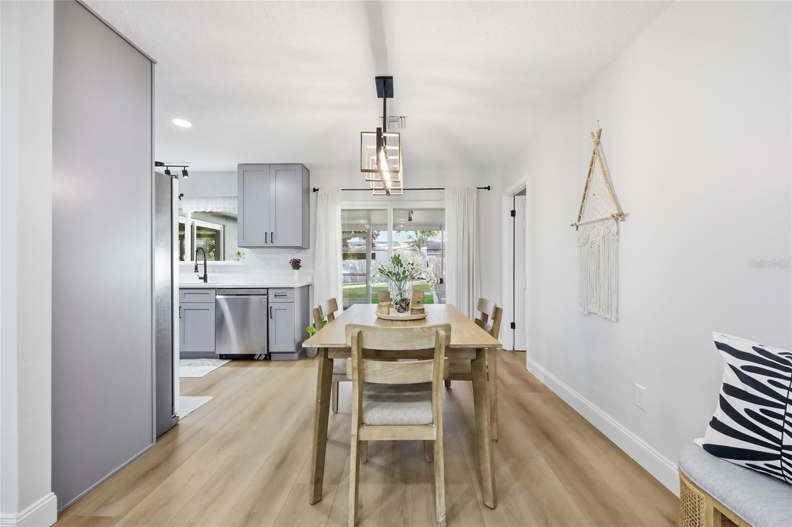 Image 21 of 61 For 512 Garden Heights Drive