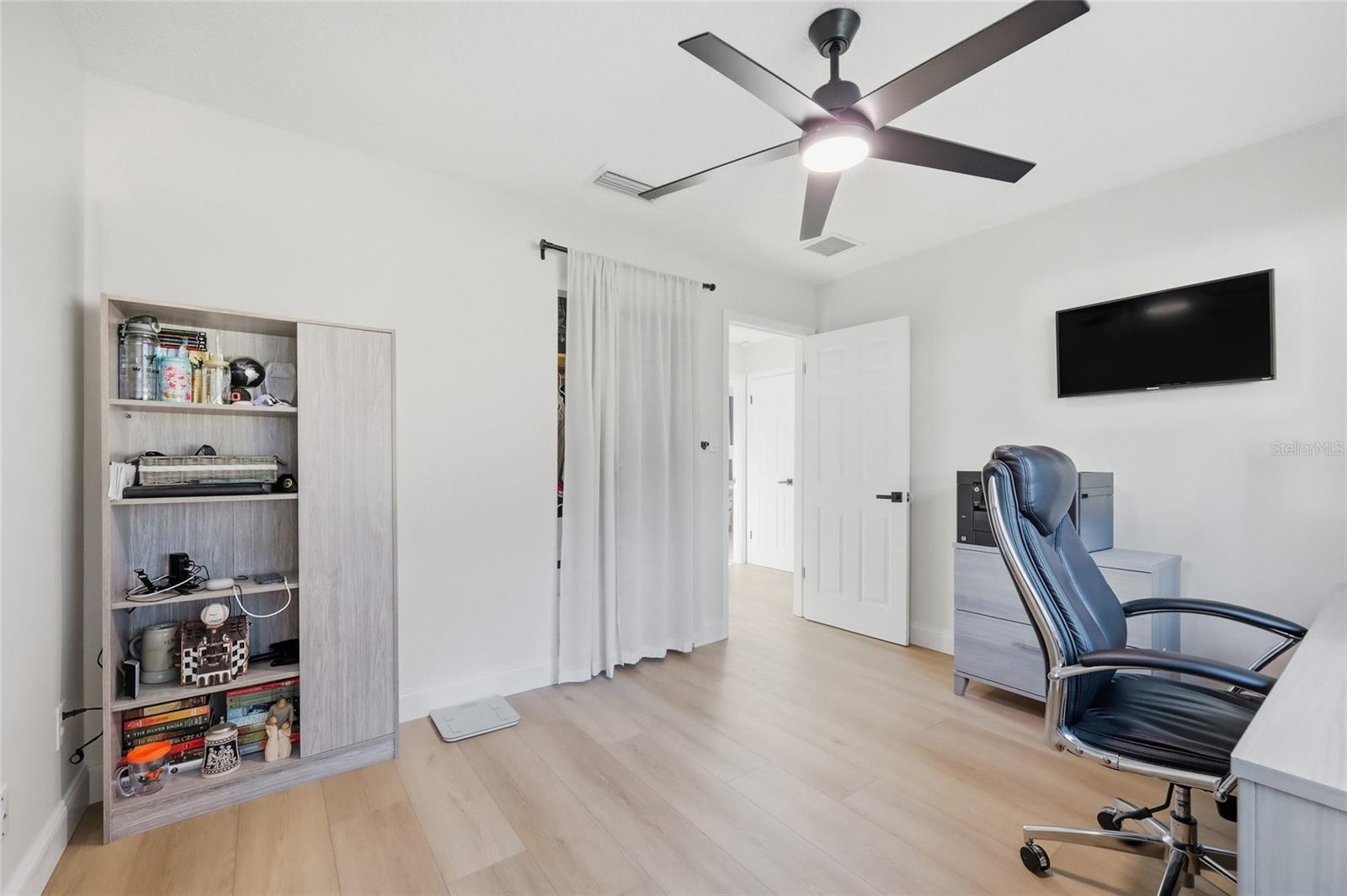 Image 32 of 61 For 512 Garden Heights Drive