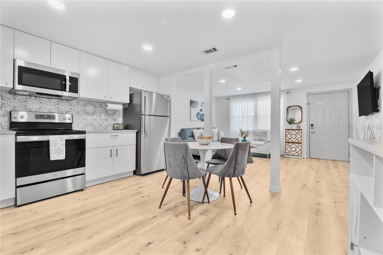 Image 13 of 37 For 1237 Marygon Street