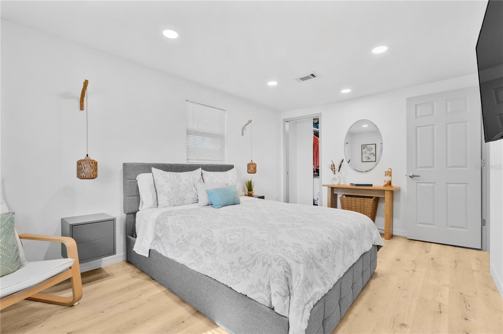 Image 18 of 37 For 1237 Marygon Street