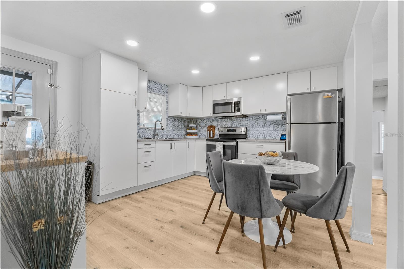 Image 6 of 37 For 1237 Marygon Street