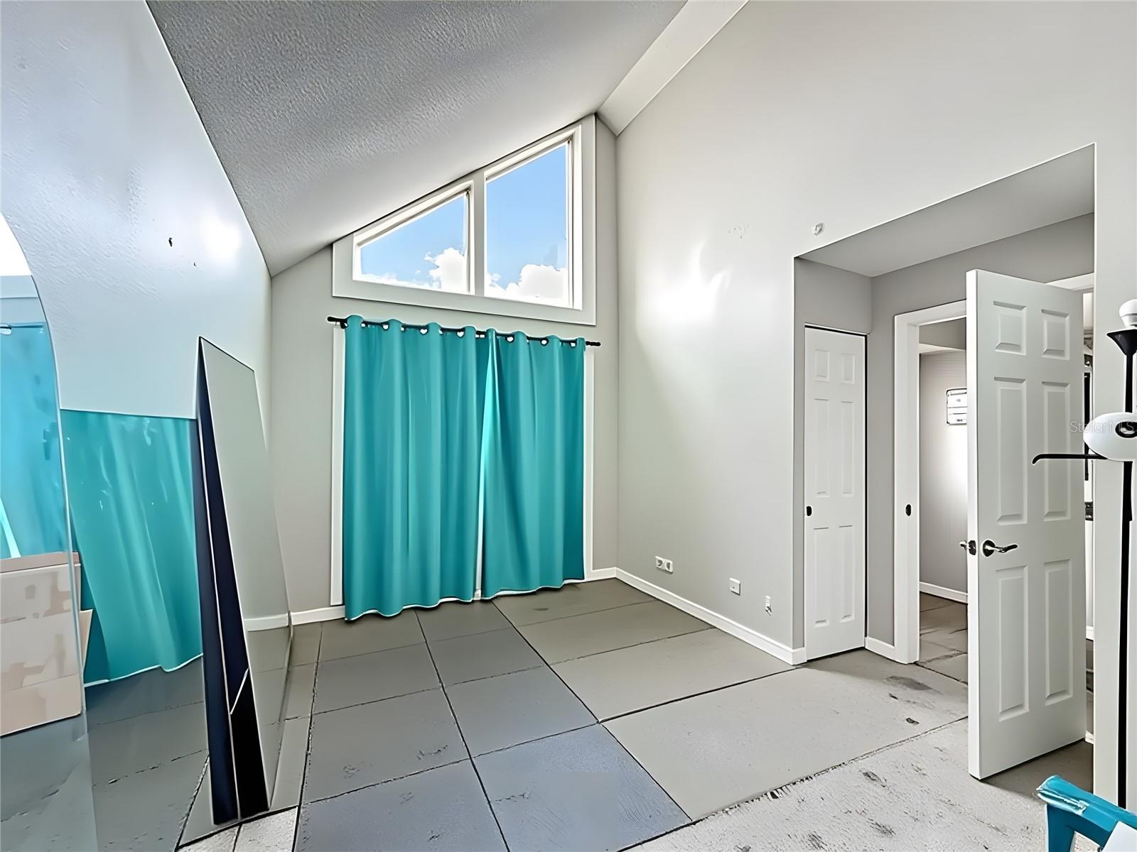 Image 28 of 42 For 340 Vail Drive