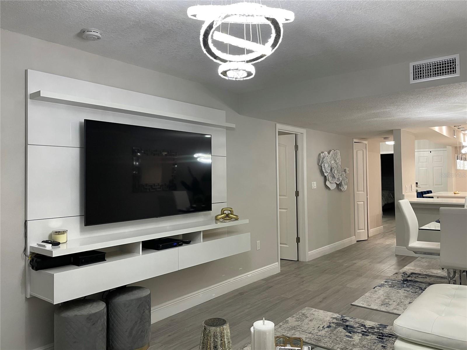 Image 10 of 19 For 126 1st Street E 210