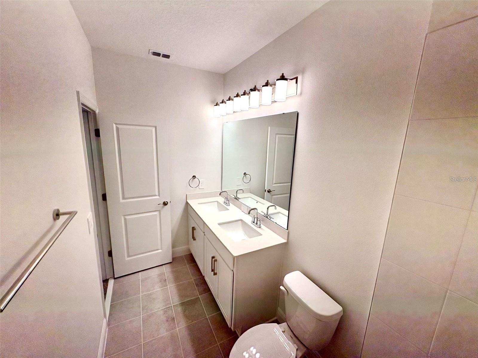 Image 11 of 16 For 5014 Railroad Vine Alley