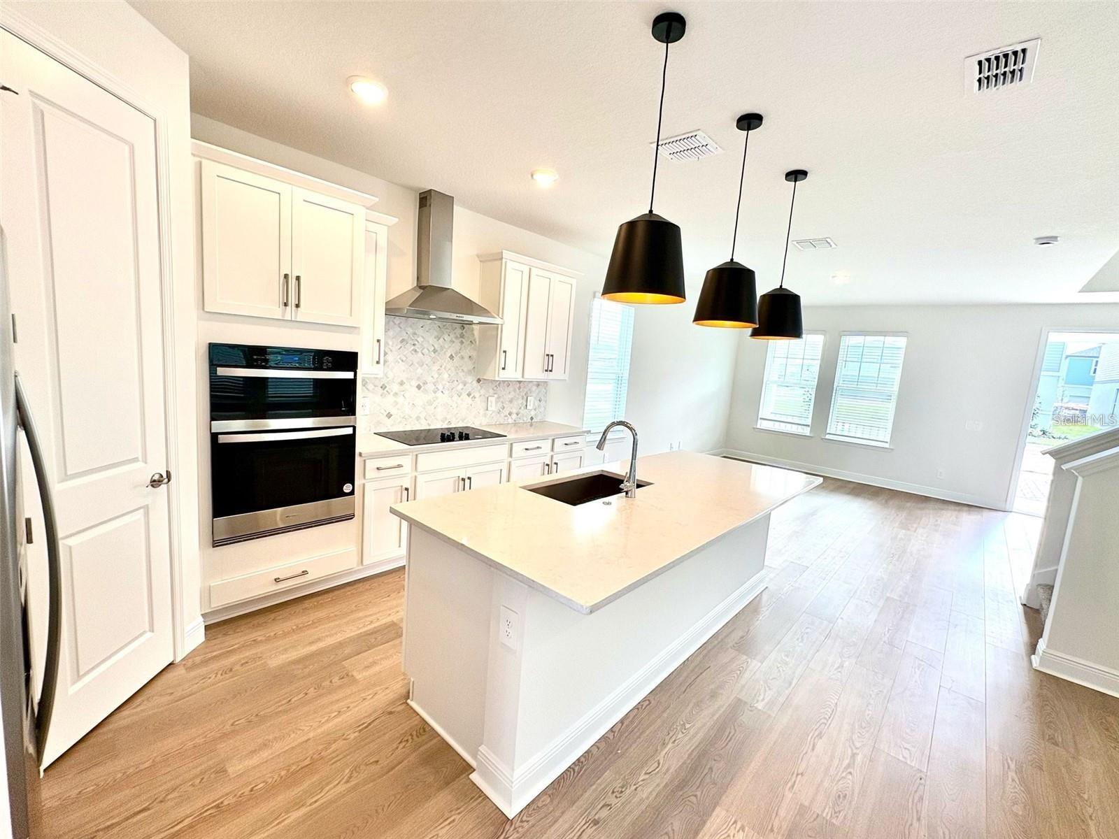 Image 7 of 16 For 5014 Railroad Vine Alley