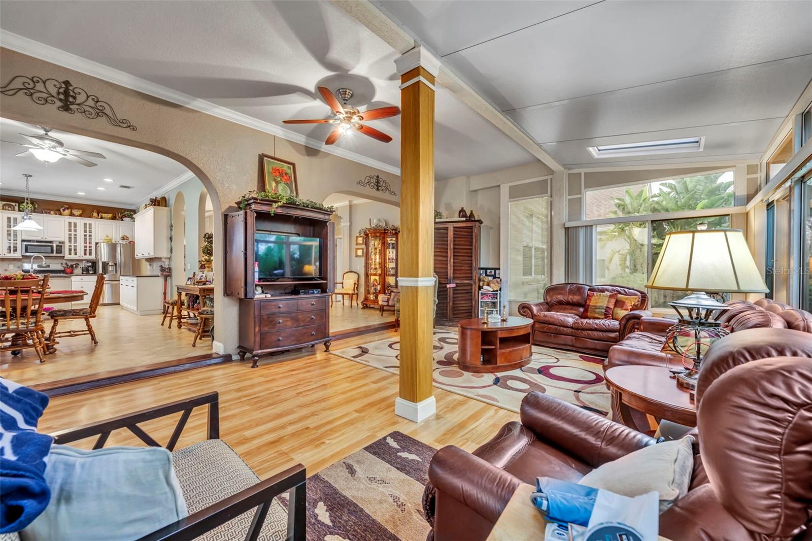 Image 10 of 36 For 923 Wolf Creek Street