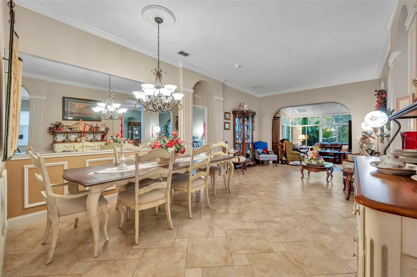 Image 4 of 36 For 923 Wolf Creek Street