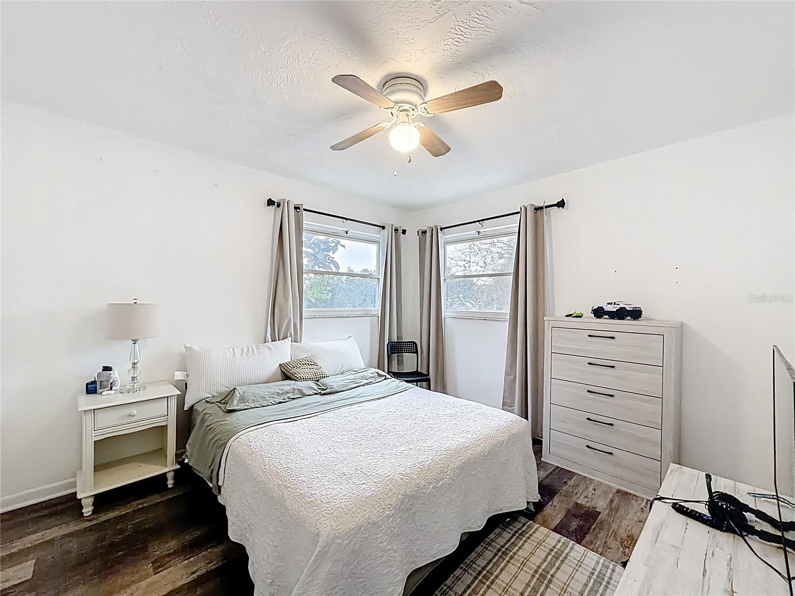 Image 21 of 39 For 762 Barbara Street