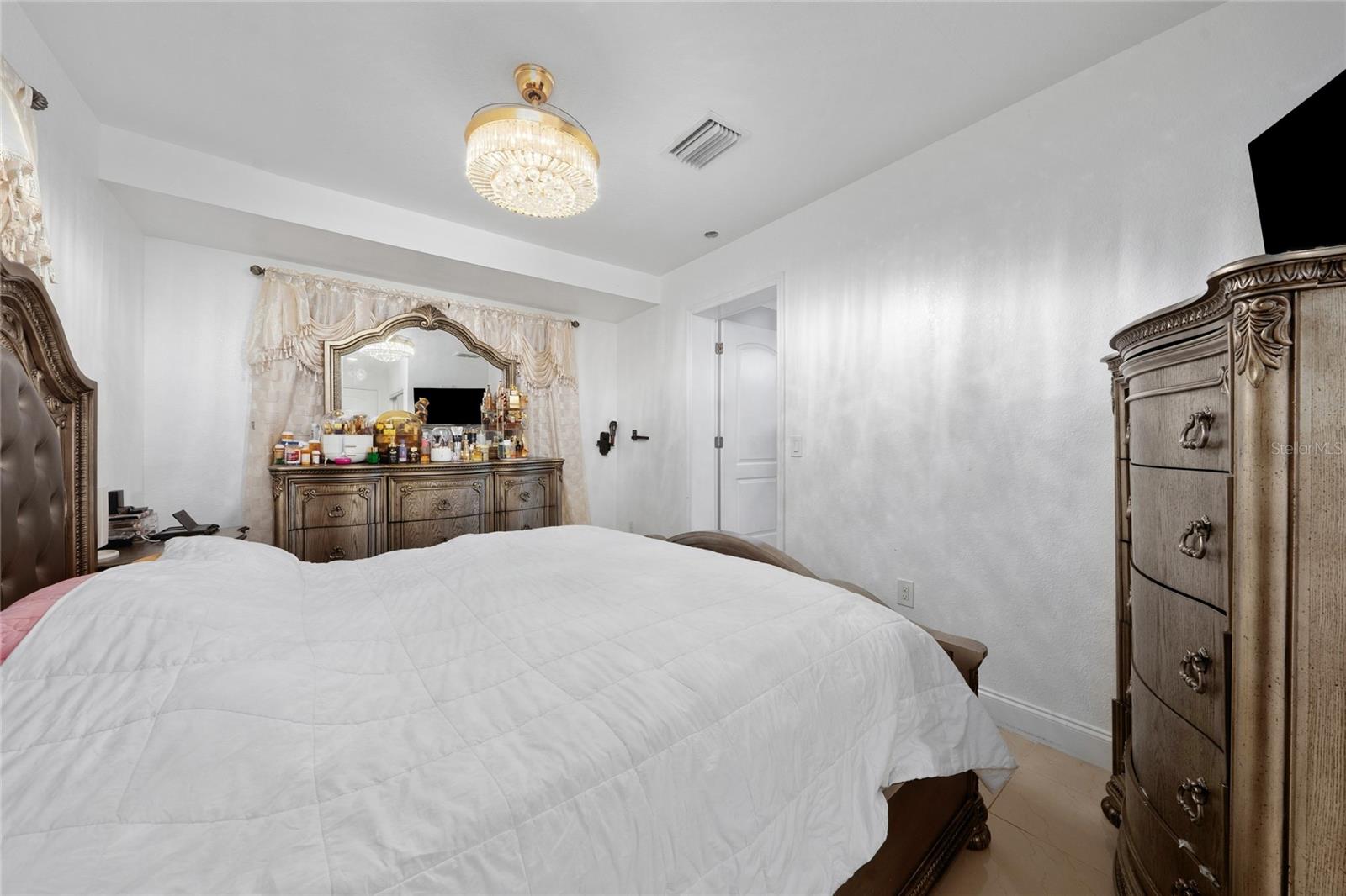 Image 16 of 22 For 308 Tarawa Street