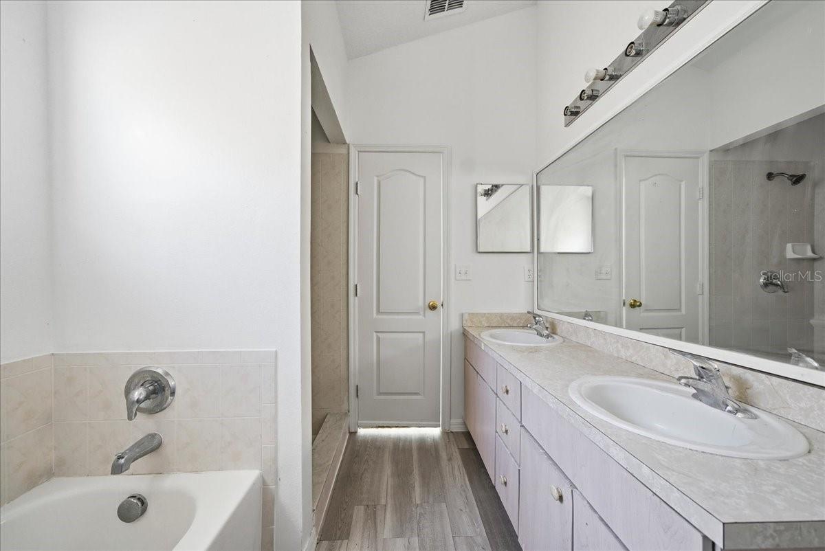 Image 10 of 29 For 7962 Niagara Falls Court