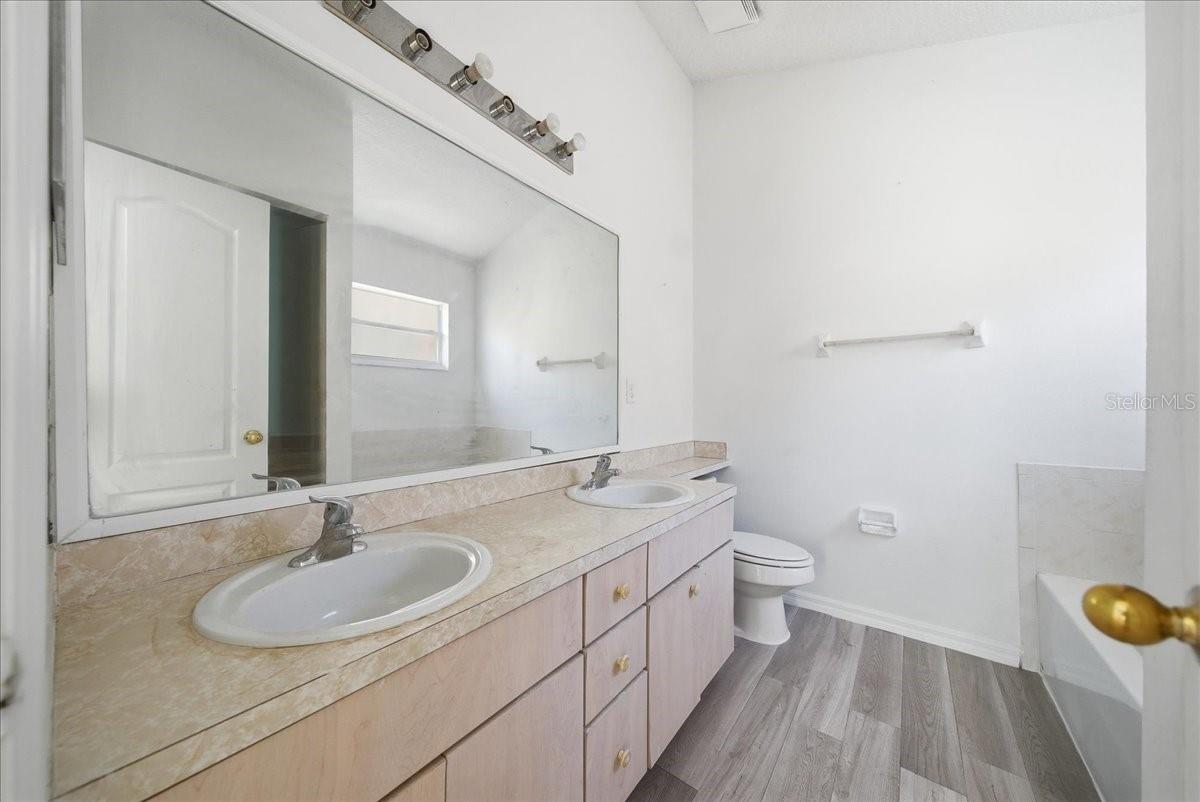 Image 12 of 29 For 7962 Niagara Falls Court