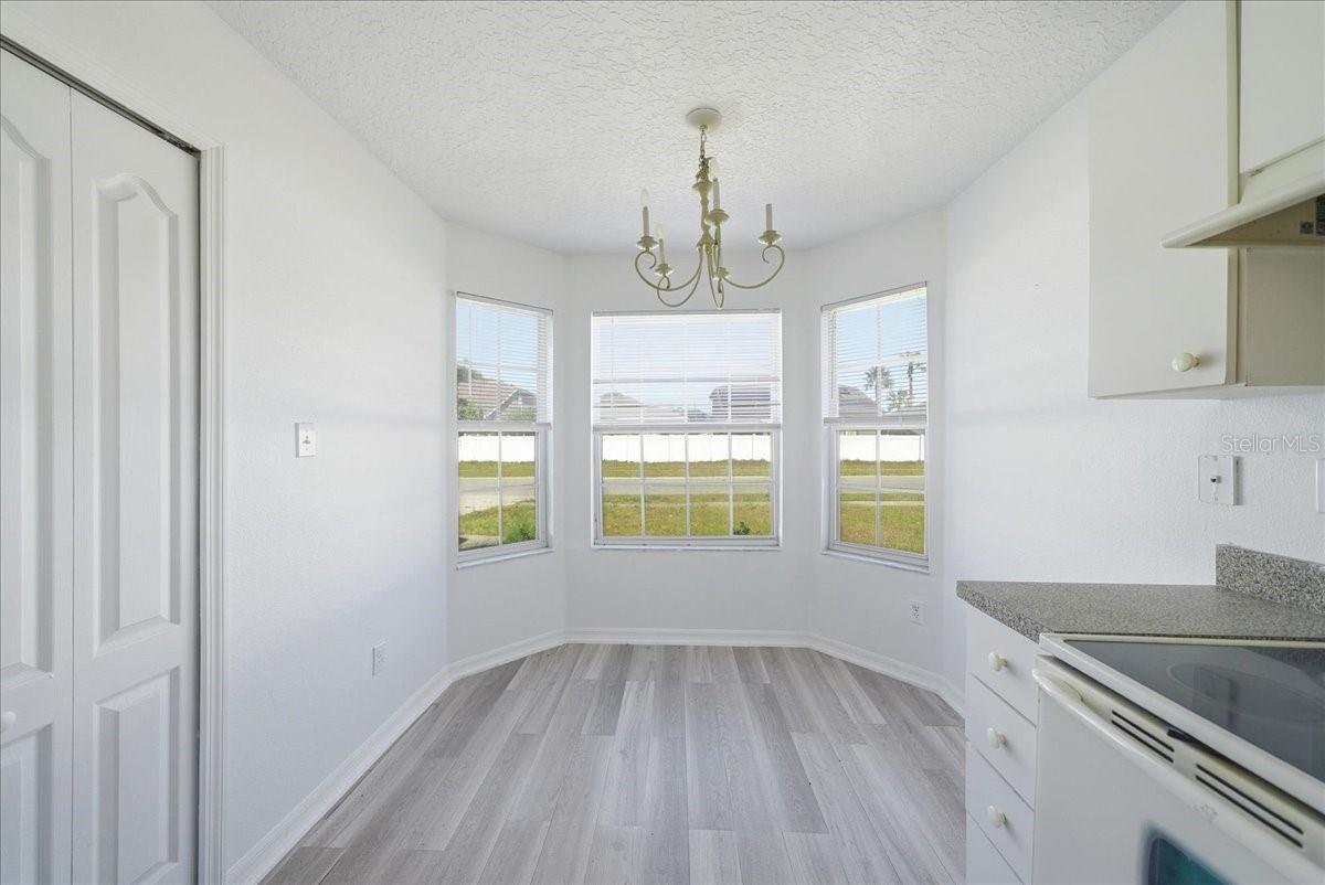 Image 16 of 29 For 7962 Niagara Falls Court