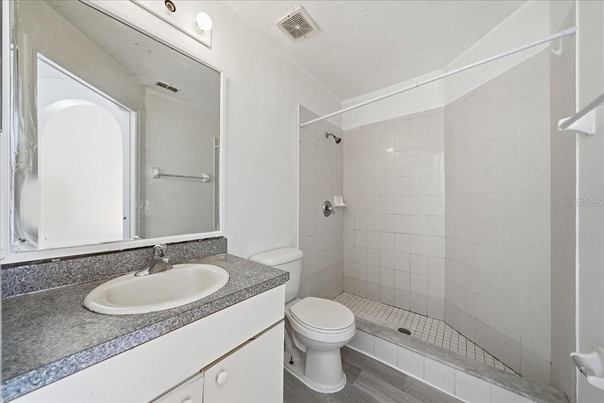 Image 20 of 29 For 7962 Niagara Falls Court