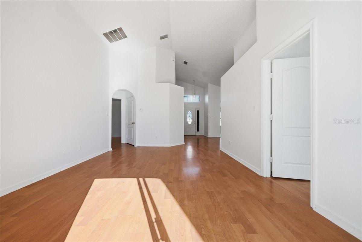 Image 22 of 29 For 7962 Niagara Falls Court