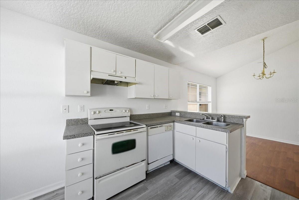 Image 3 of 29 For 7962 Niagara Falls Court