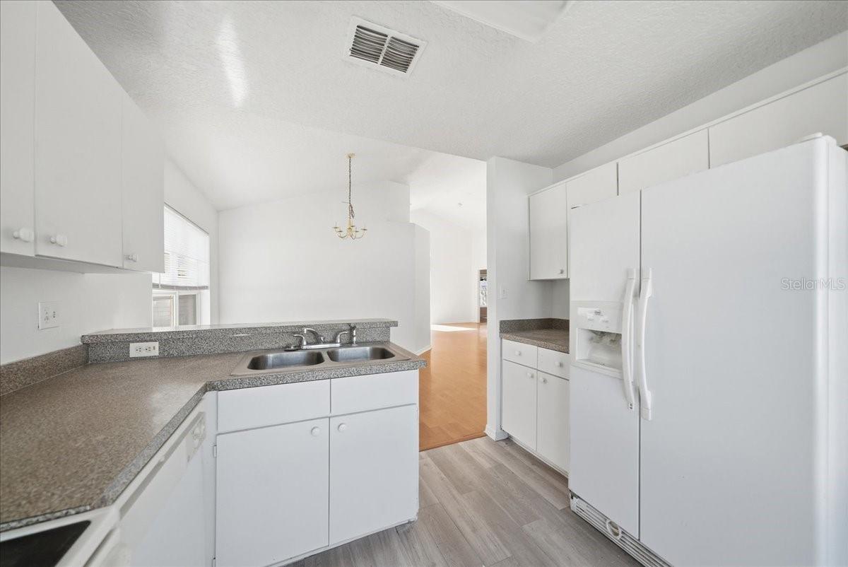 Image 5 of 29 For 7962 Niagara Falls Court