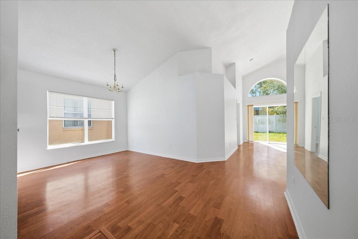 Image 6 of 29 For 7962 Niagara Falls Court