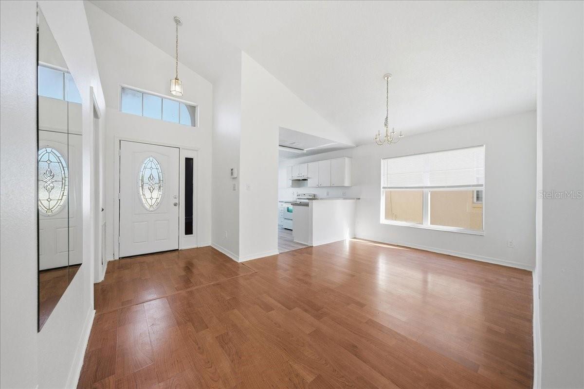 Image 7 of 29 For 7962 Niagara Falls Court