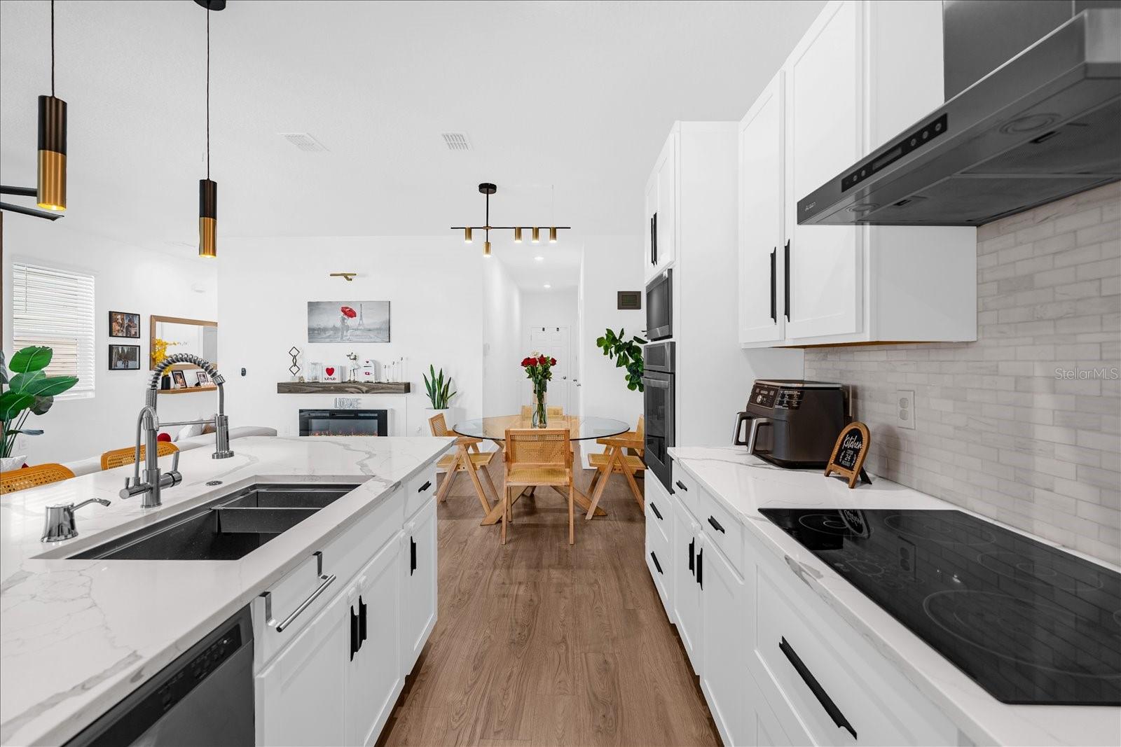 Image 13 of 37 For 15661 Willow Arbor Circle