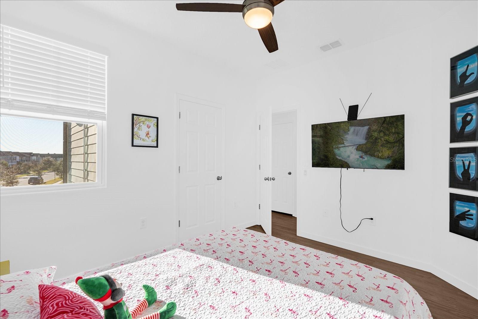 Image 21 of 37 For 15661 Willow Arbor Circle