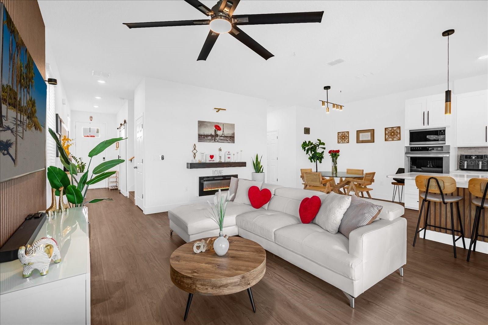 Image 9 of 37 For 15661 Willow Arbor Circle