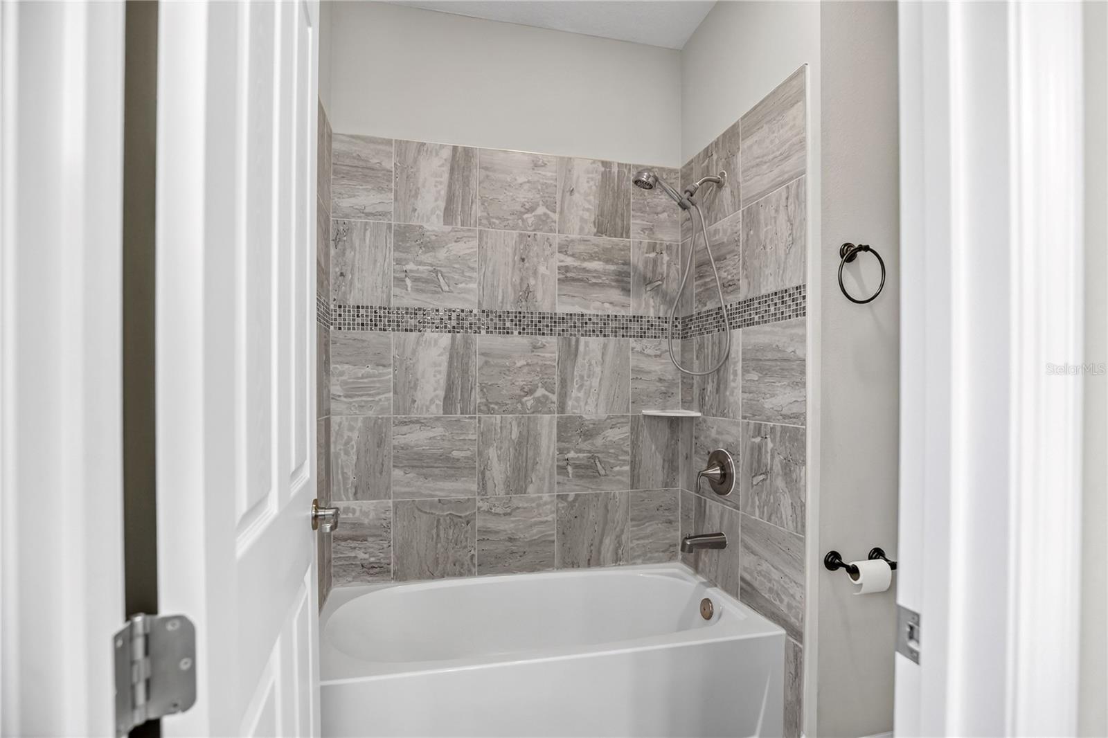 Image 41 of 67 For 760 Windlass Court