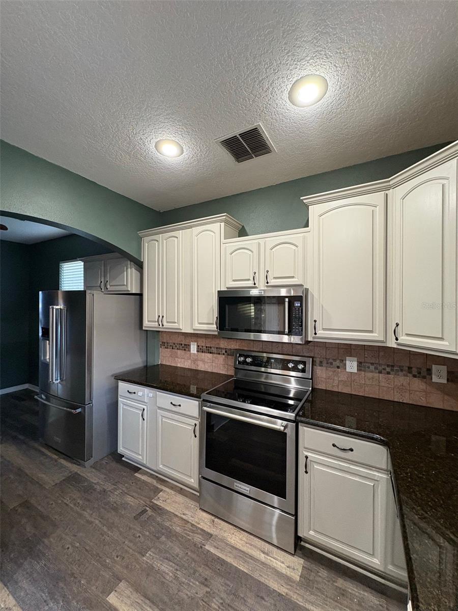 Image 10 of 44 For 448 Eastbridge Drive