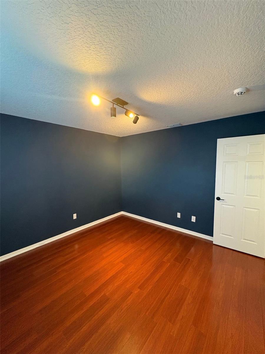 Image 29 of 44 For 448 Eastbridge Drive