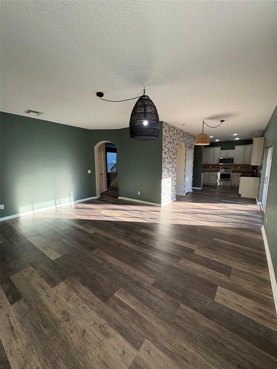 Image 6 of 44 For 448 Eastbridge Drive