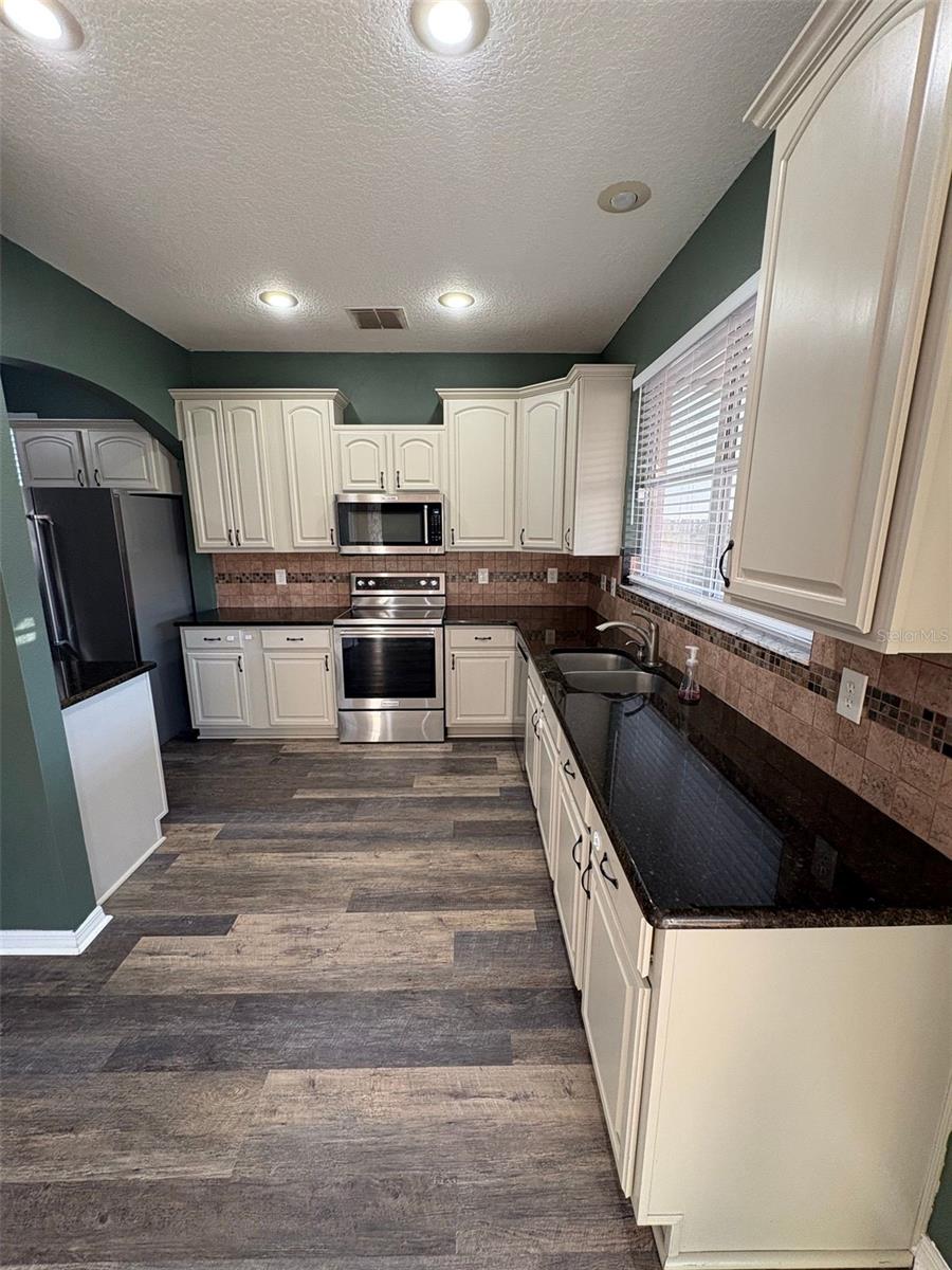 Image 8 of 44 For 448 Eastbridge Drive