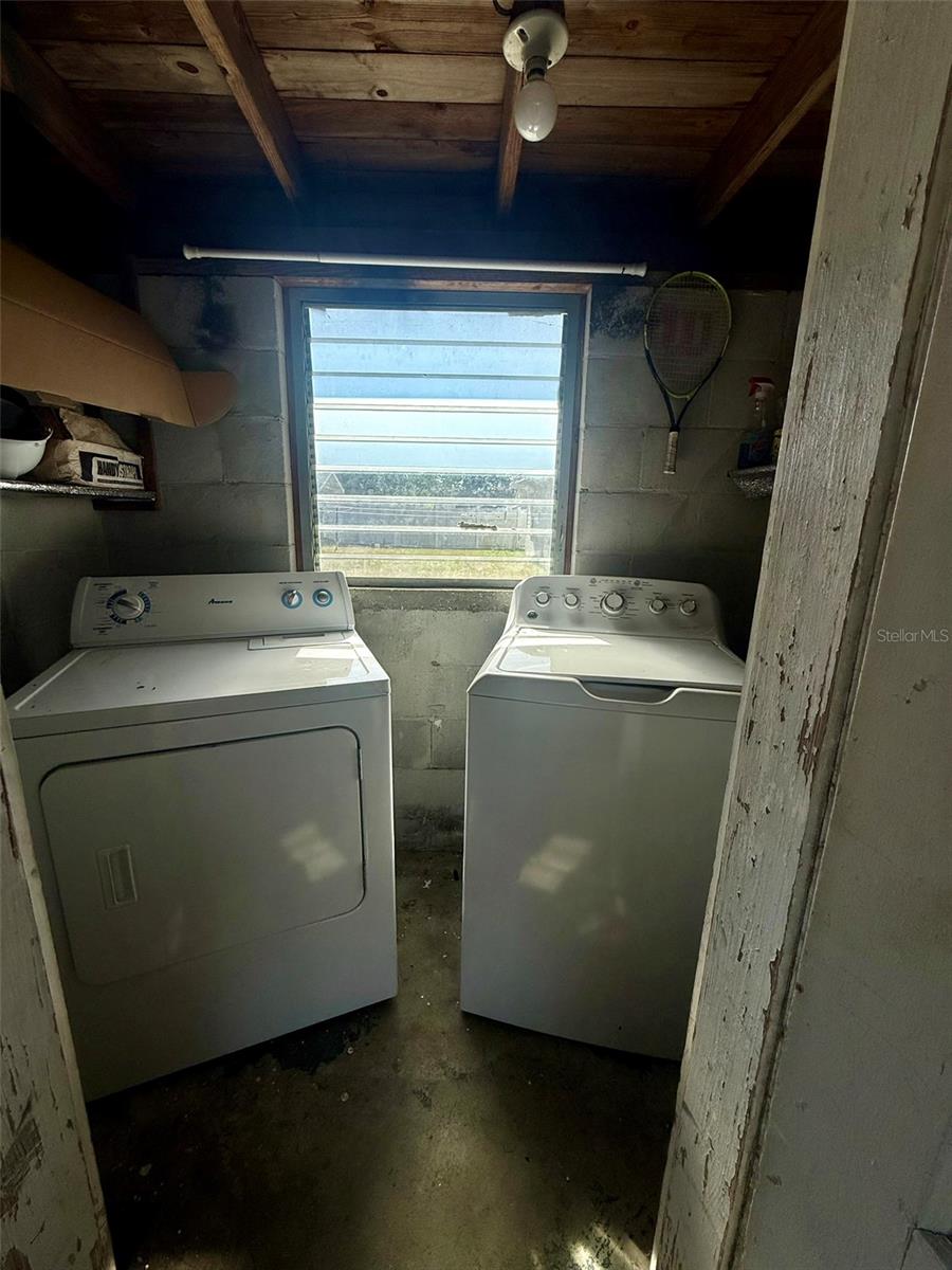 Image 2 of 12 For 822 Ariana Street