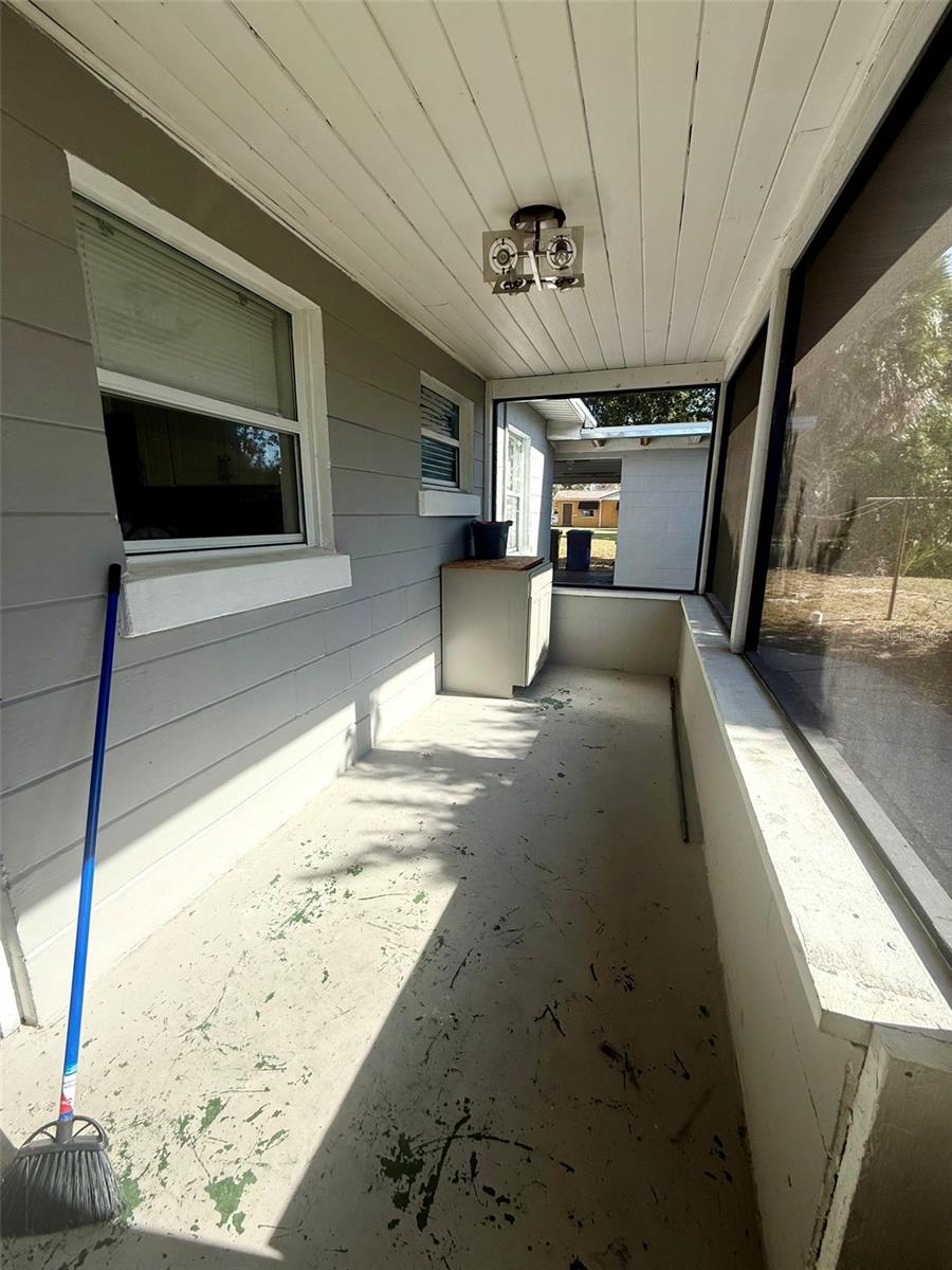 Image 4 of 12 For 822 Ariana Street