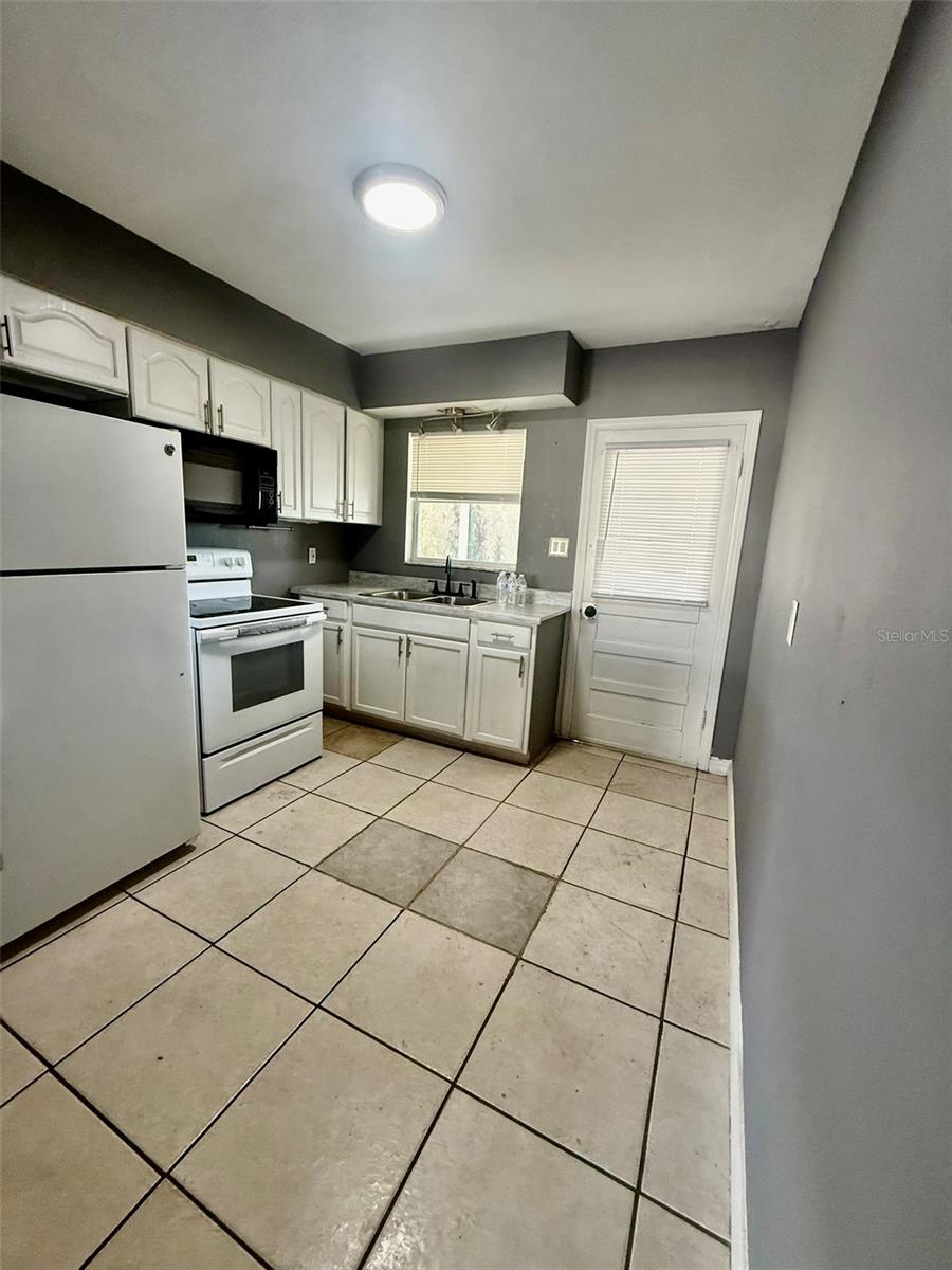 Image 6 of 12 For 822 Ariana Street