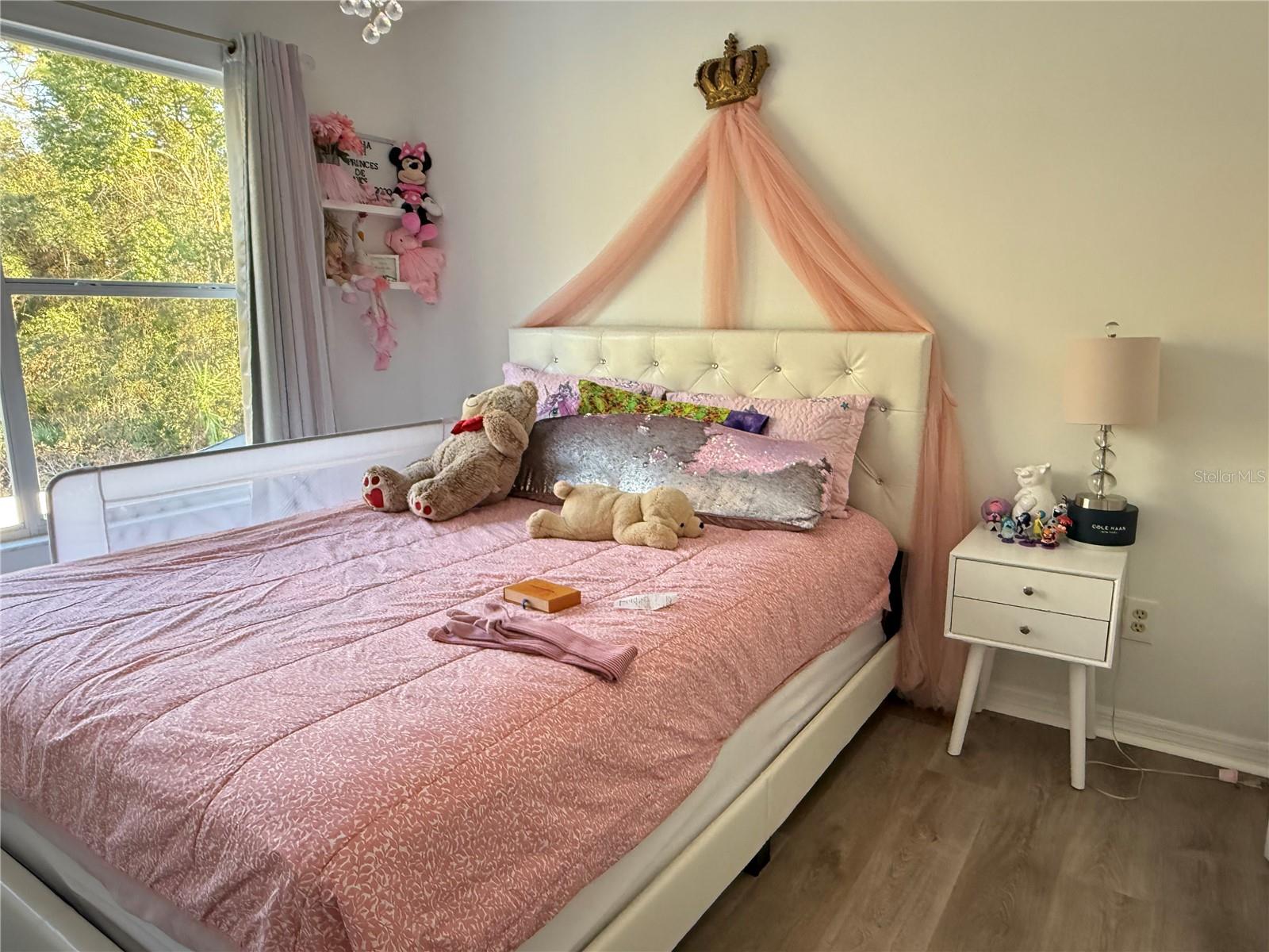 Image 16 of 19 For 1345 Silverthorn Drive