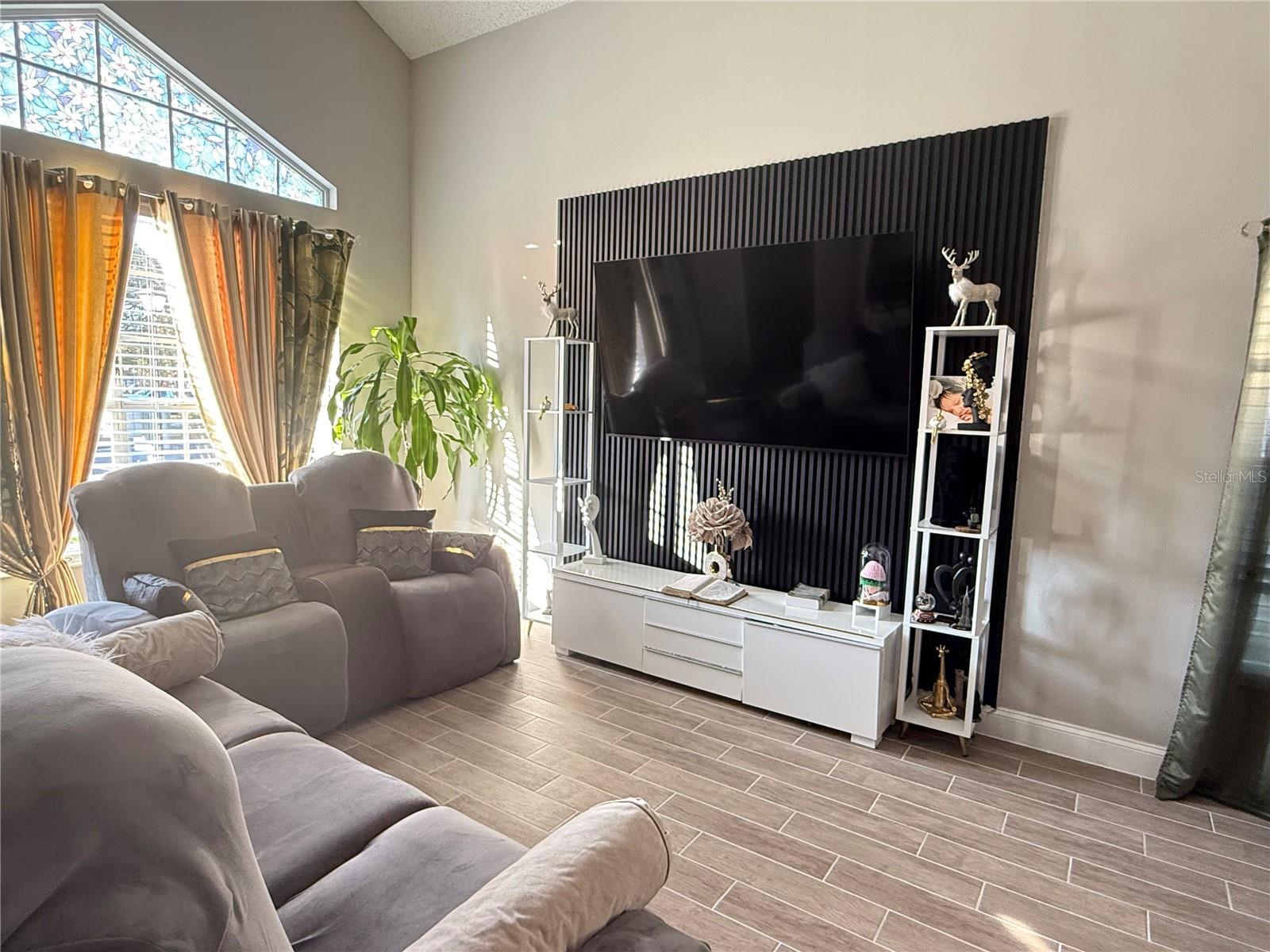 Image 2 of 19 For 1345 Silverthorn Drive