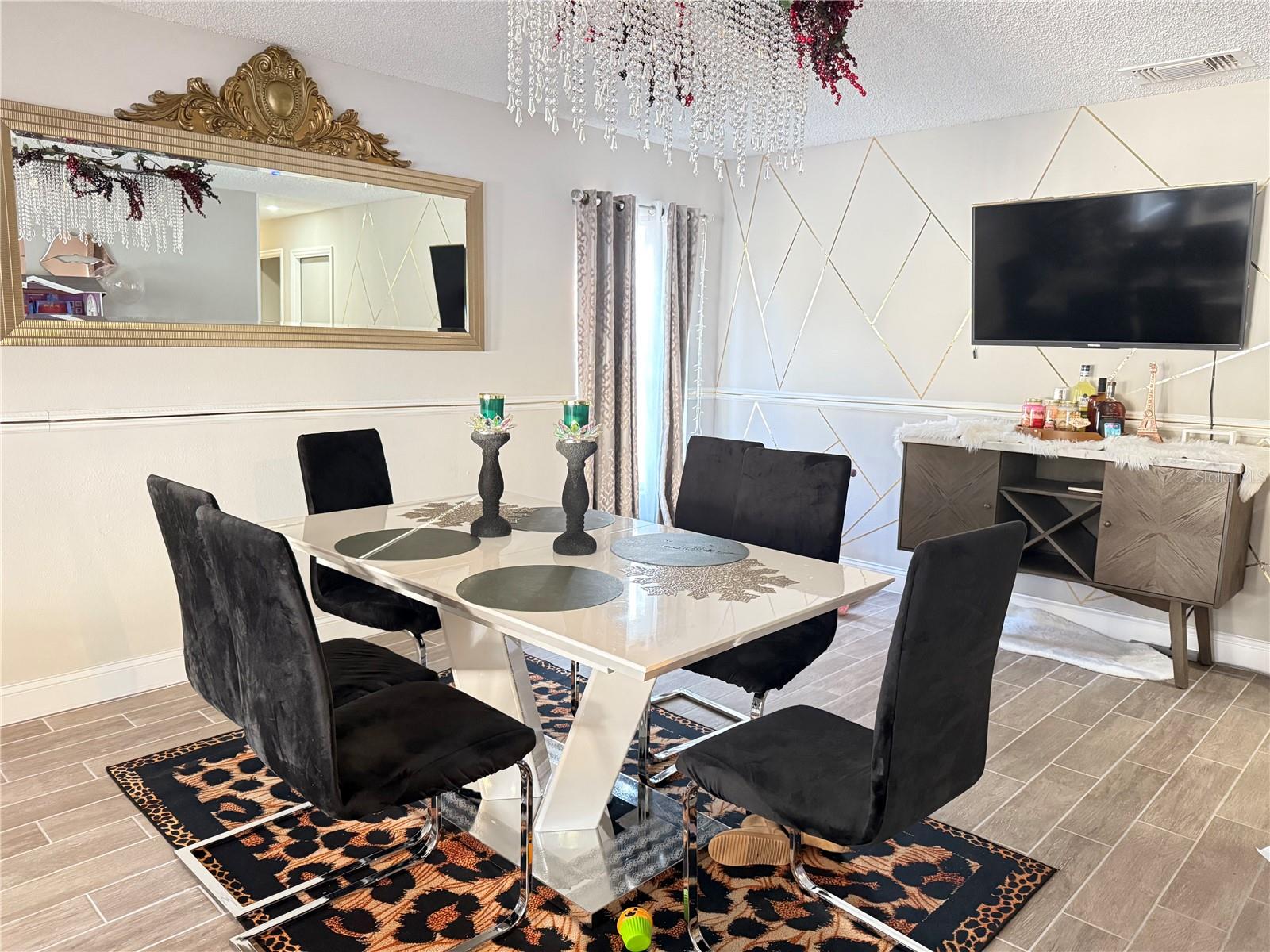 Image 5 of 19 For 1345 Silverthorn Drive