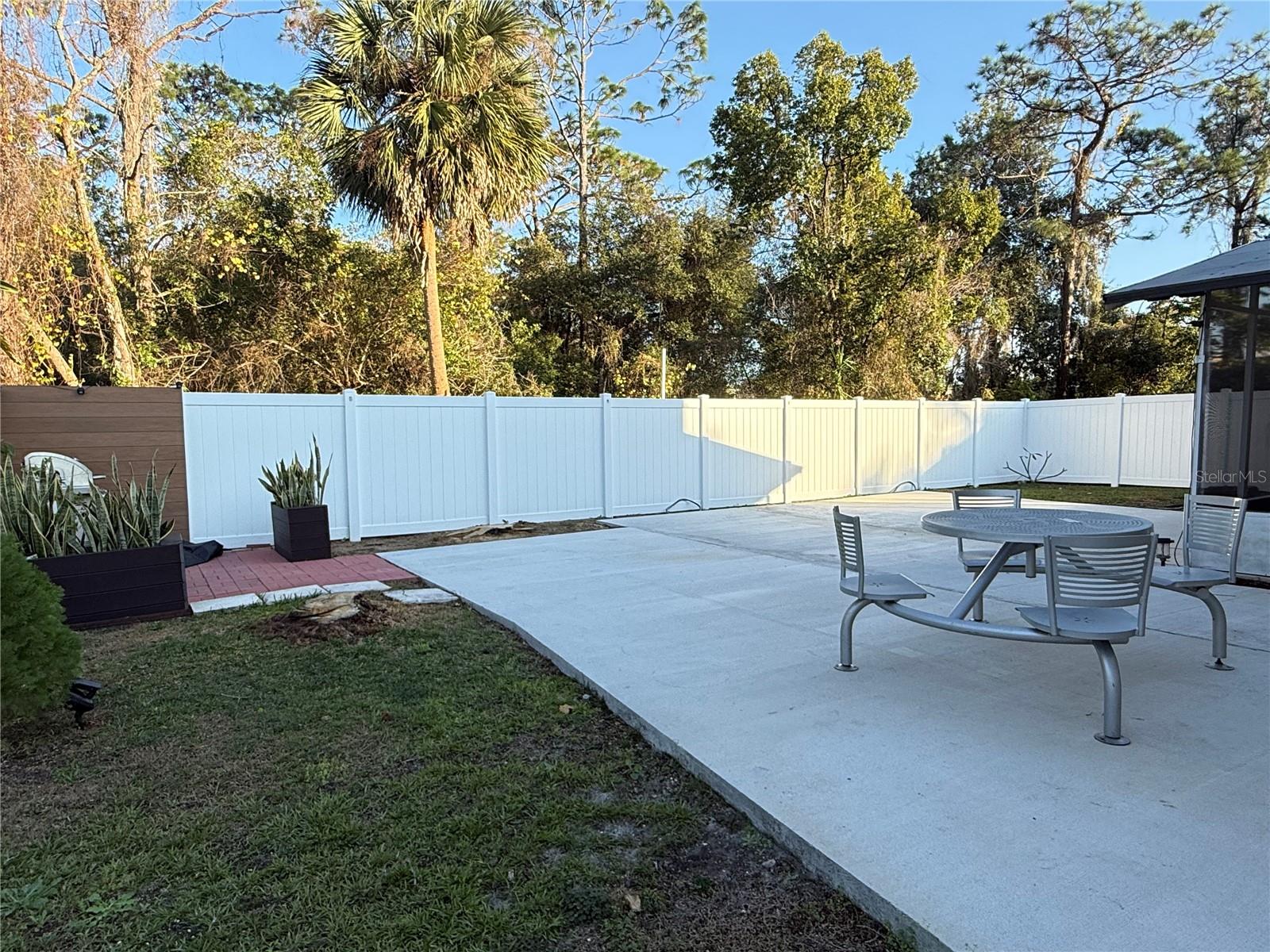 Image 9 of 19 For 1345 Silverthorn Drive