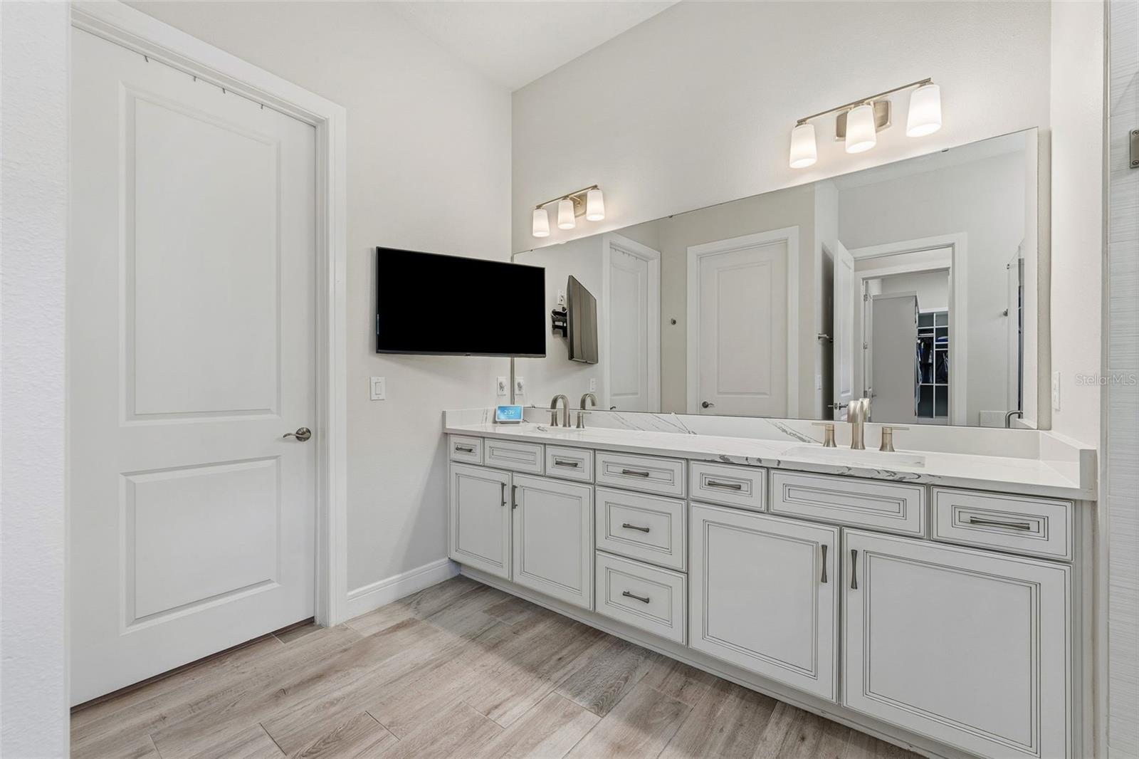 Image 29 of 59 For 2722 River Creek Lane