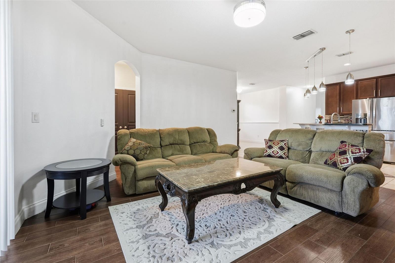 Image 11 of 37 For 4737 Blackthorn Circle