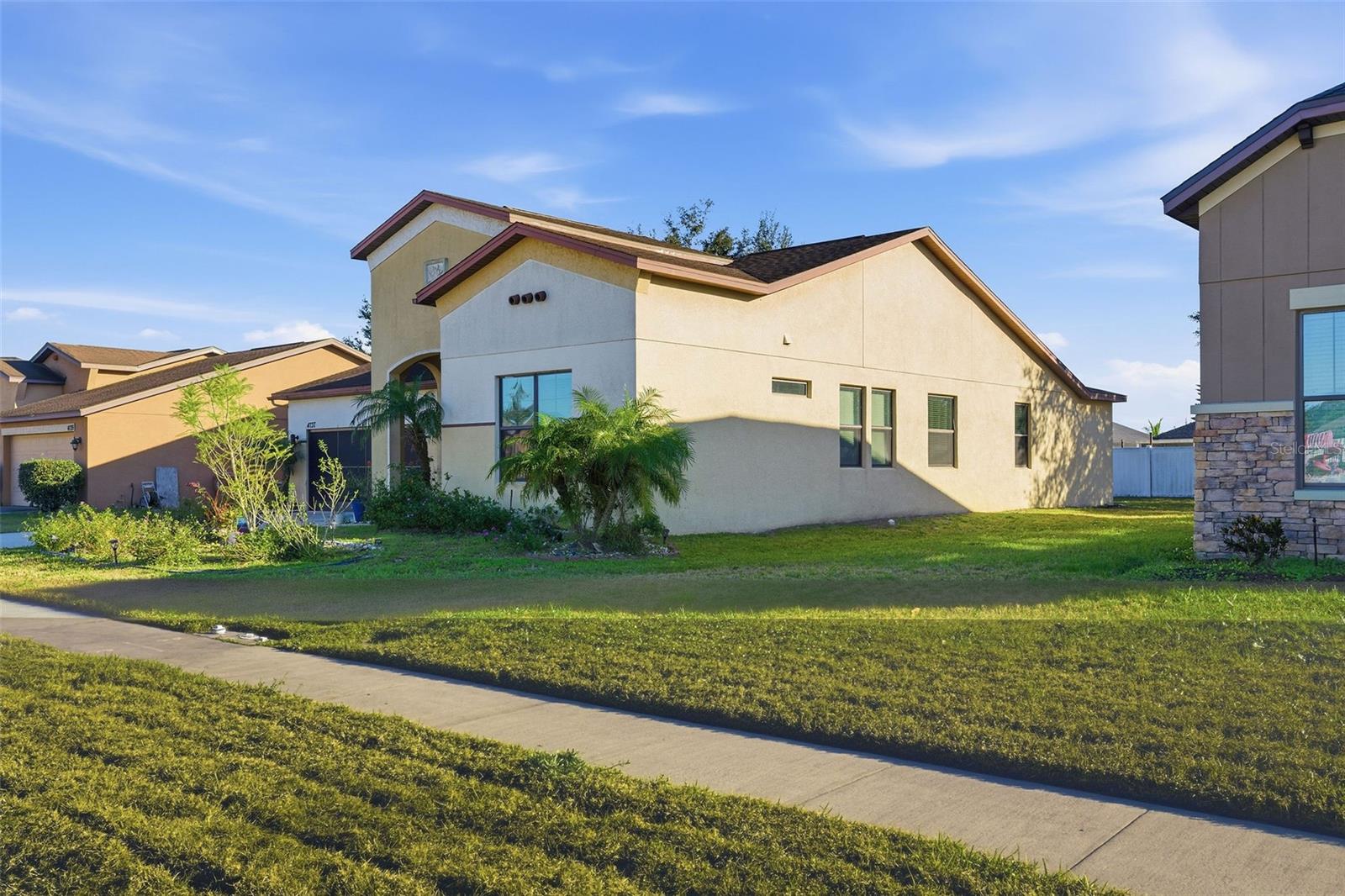 Image 3 of 37 For 4737 Blackthorn Circle