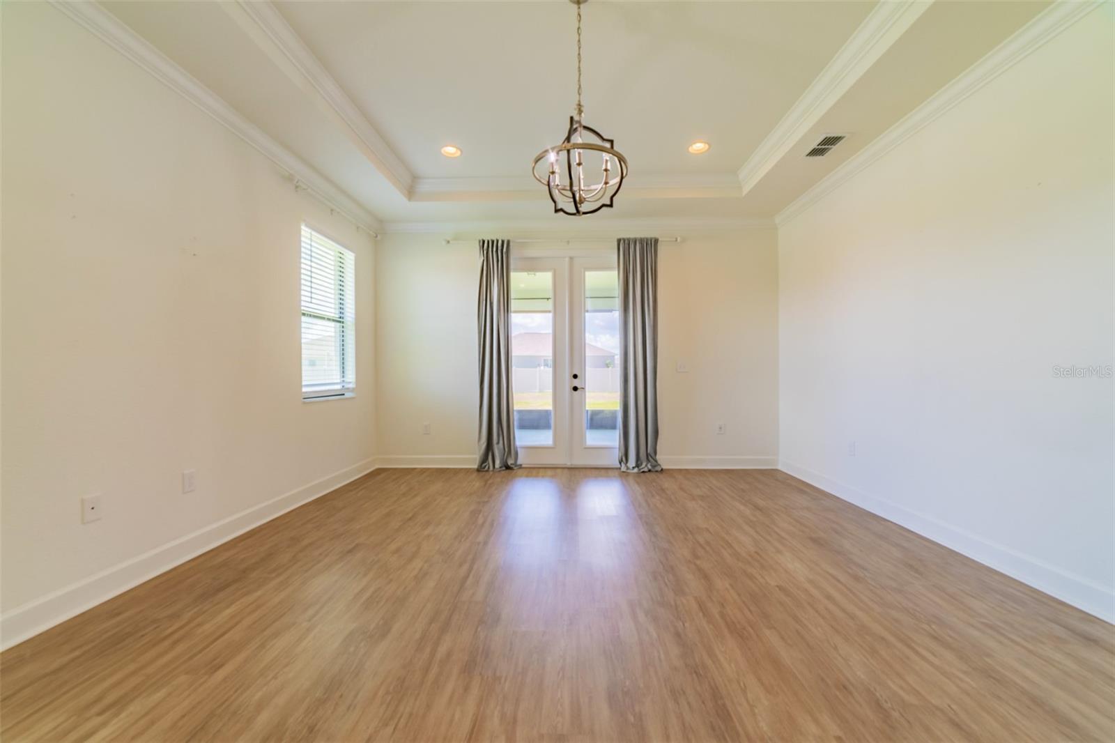 Image 14 of 60 For 570 Sanctuary Boulevard