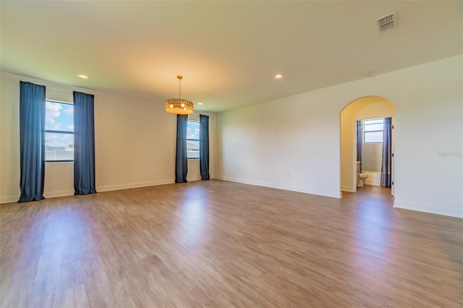 Image 15 of 60 For 570 Sanctuary Boulevard