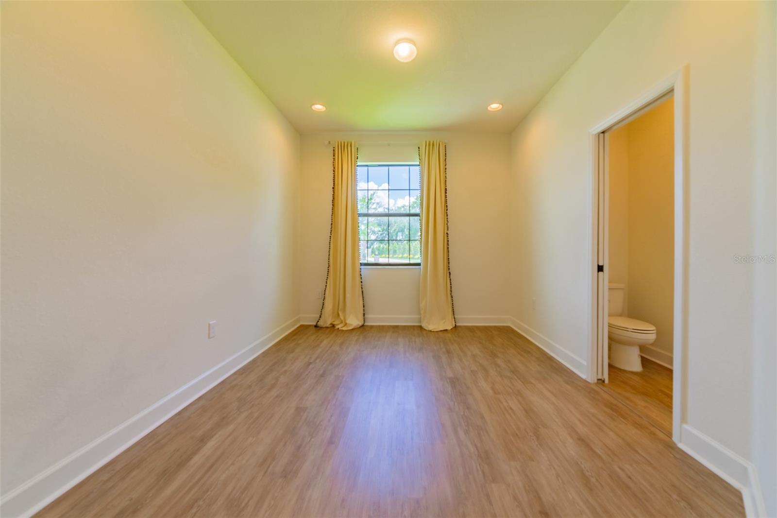 Image 32 of 60 For 570 Sanctuary Boulevard