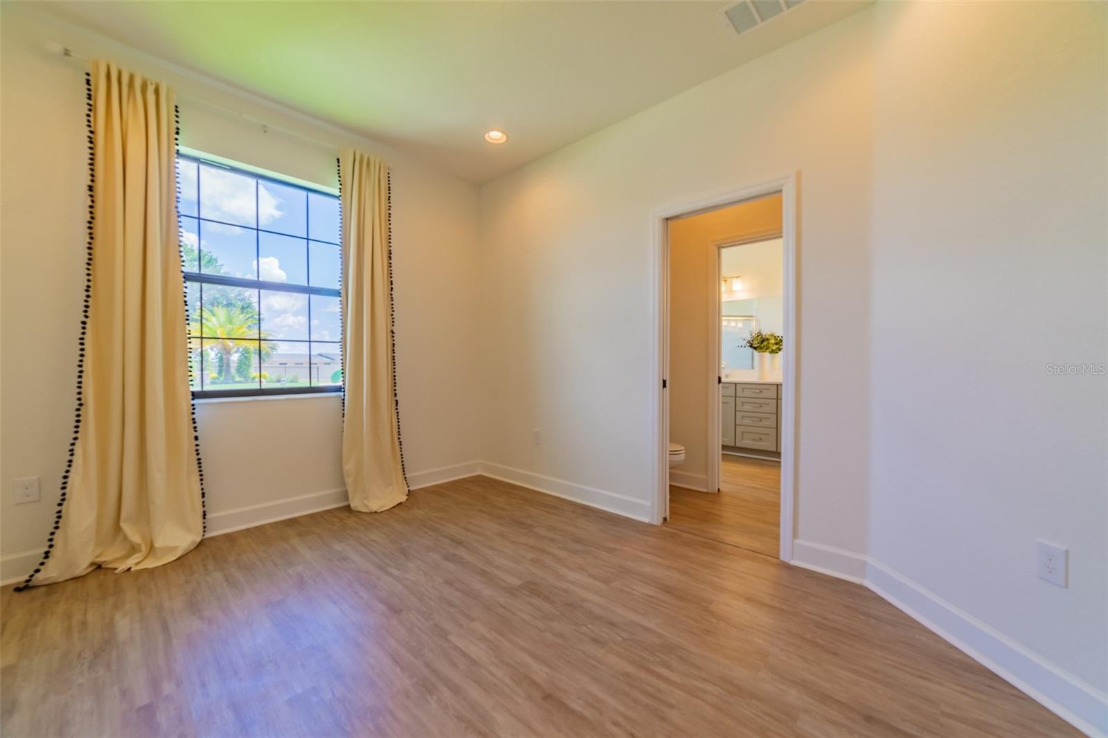 Image 41 of 60 For 570 Sanctuary Boulevard