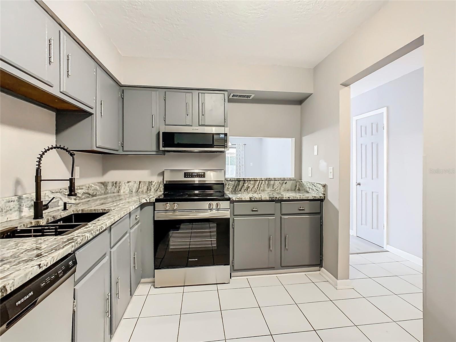 Image 7 of 39 For 130 Johnson Avenue 206