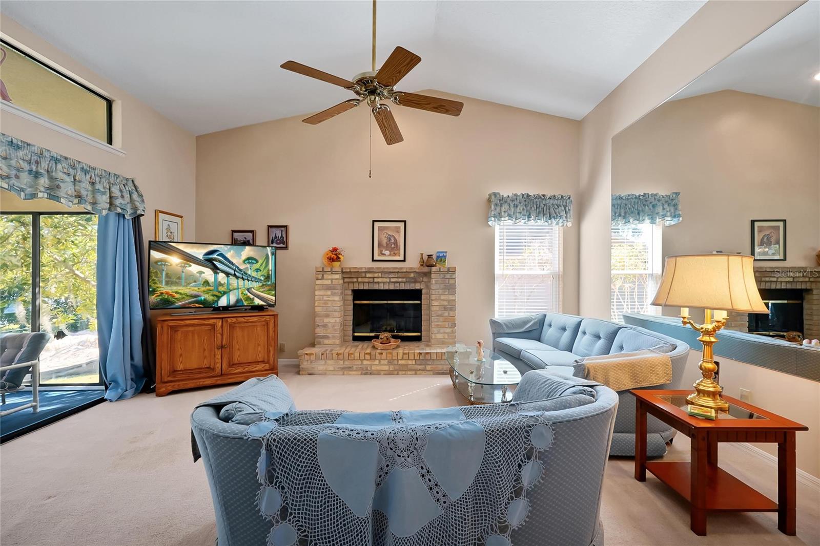 Image 13 of 51 For 816 Rosemere Circle