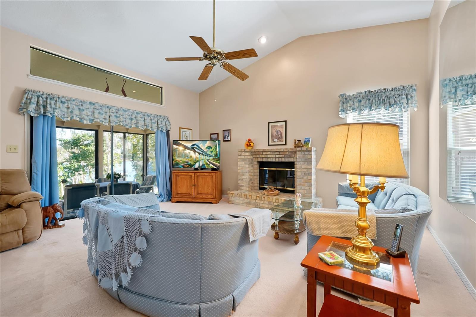 Image 14 of 51 For 816 Rosemere Circle