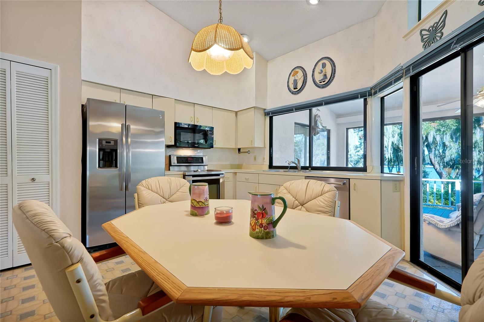 Image 17 of 51 For 816 Rosemere Circle