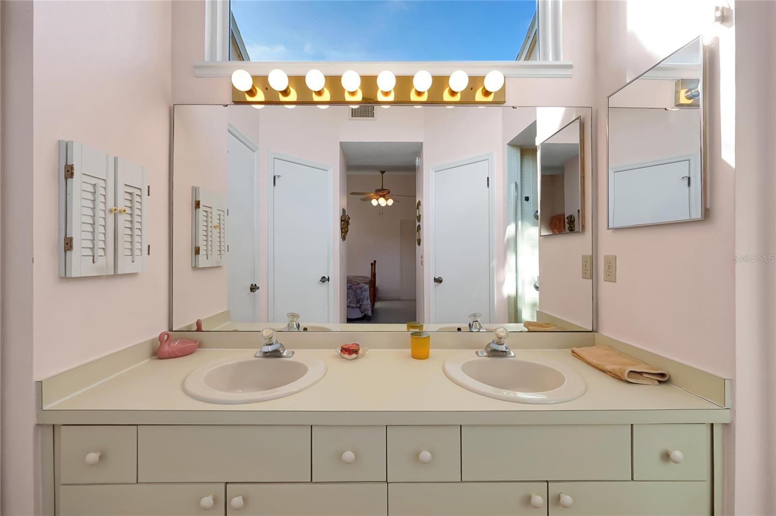 Image 33 of 51 For 816 Rosemere Circle