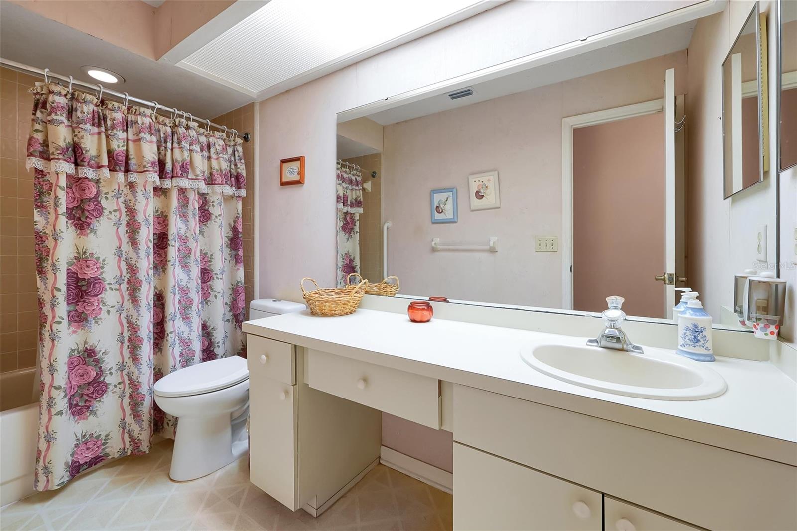 Image 37 of 51 For 816 Rosemere Circle